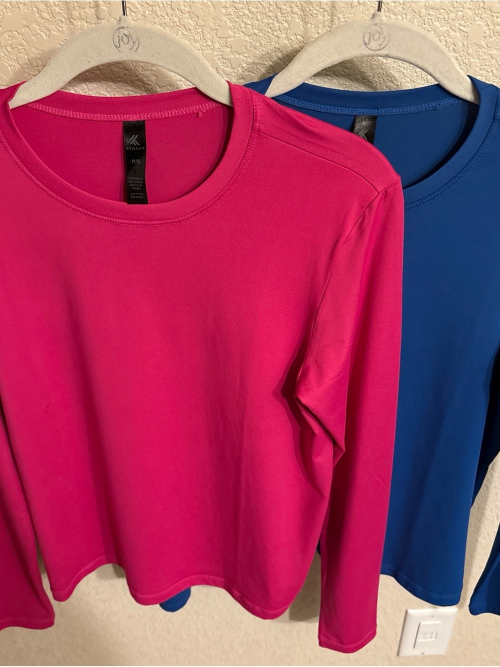 Lot Of 2 Kyodan Long Sleeve Activewear Crewneck Tops Blue & Pink Size Small